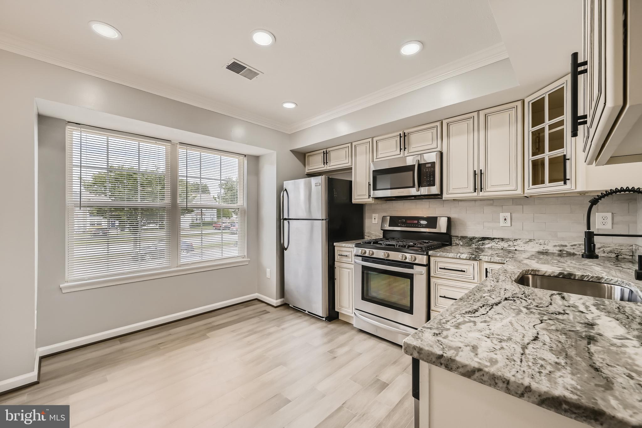 678 BOXWOOD DRIVE