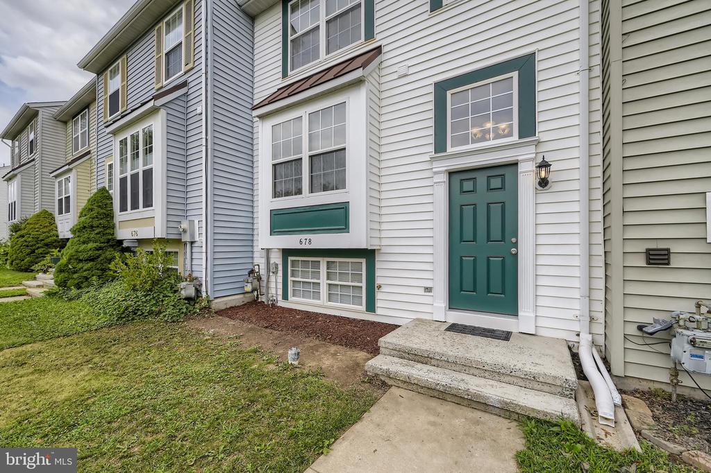 678 BOXWOOD DRIVE