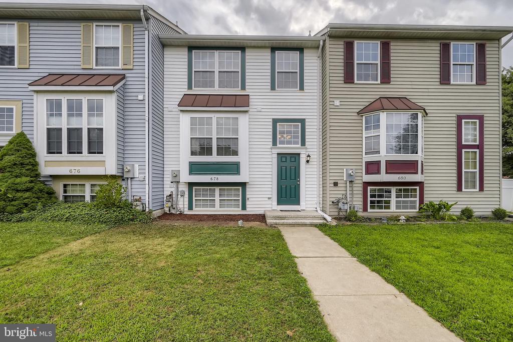 678 BOXWOOD DRIVE