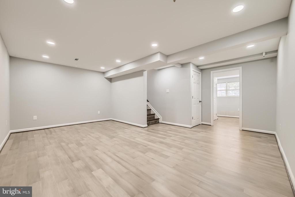 678 BOXWOOD DRIVE
