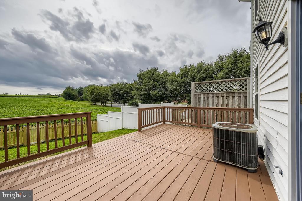 678 BOXWOOD DRIVE