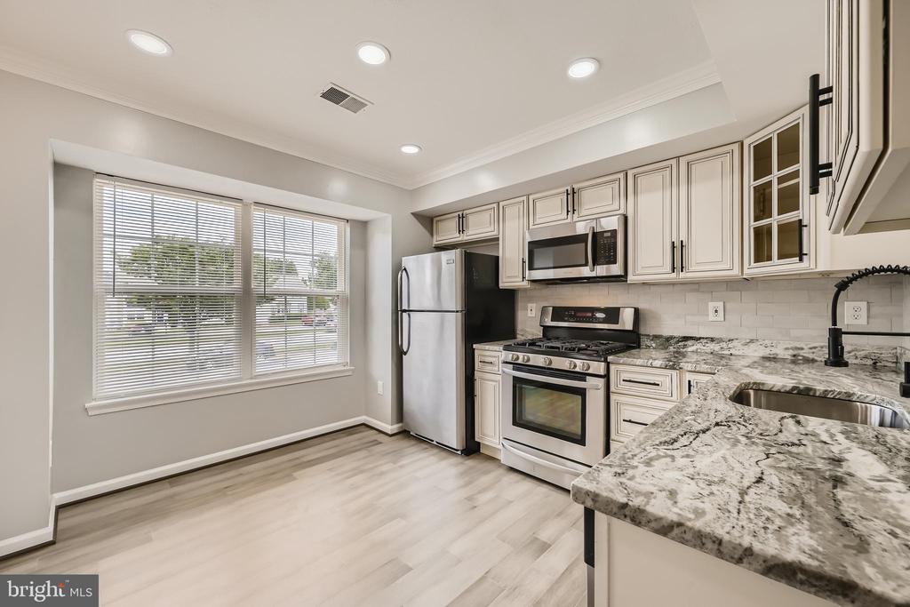 678 BOXWOOD DRIVE