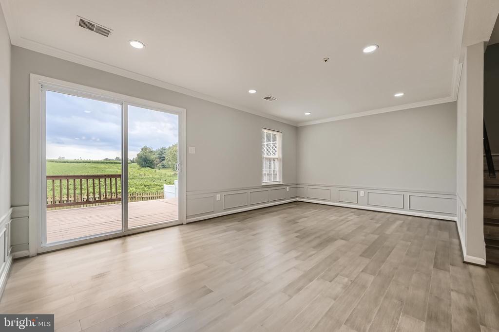 678 BOXWOOD DRIVE