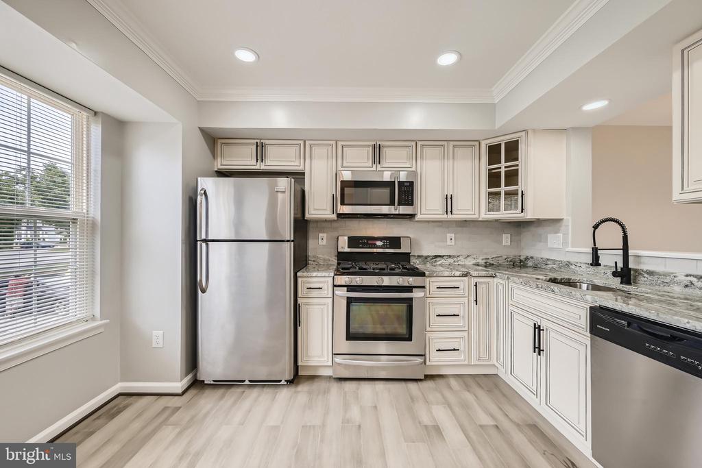 678 BOXWOOD DRIVE