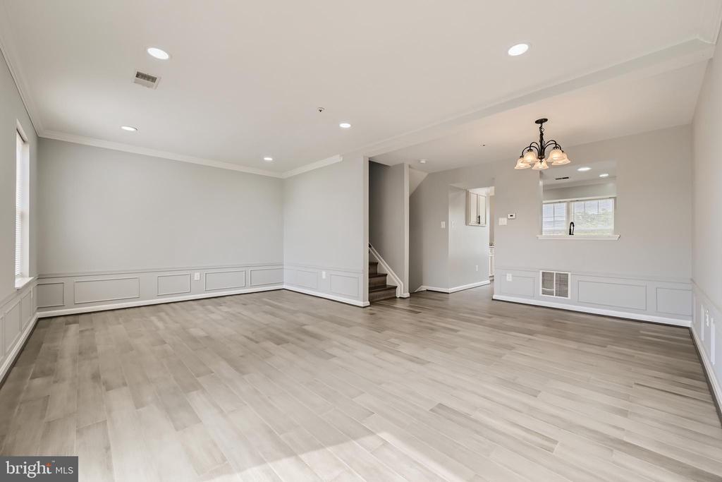 678 BOXWOOD DRIVE