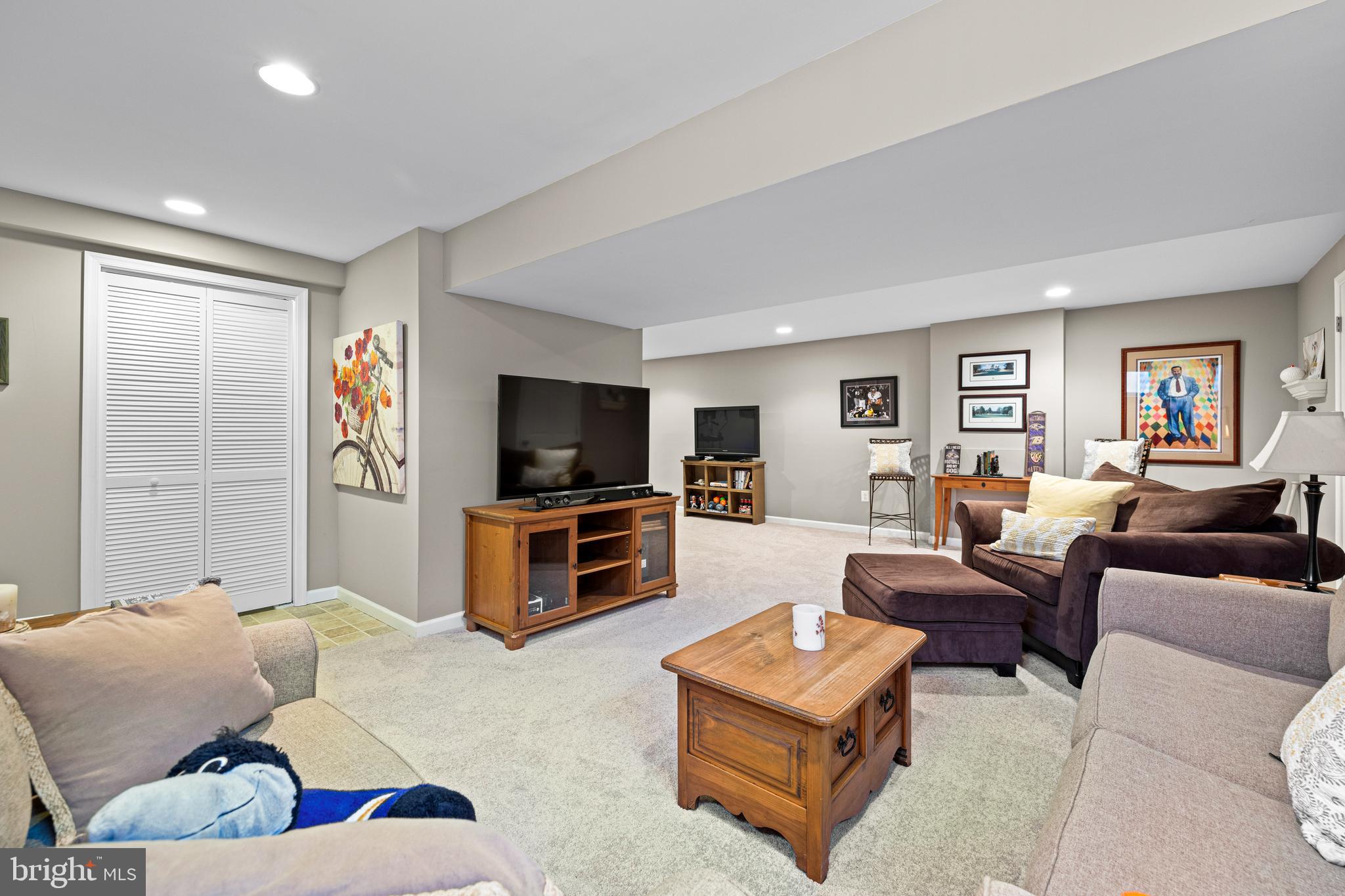 678 WINDSOR DRIVE