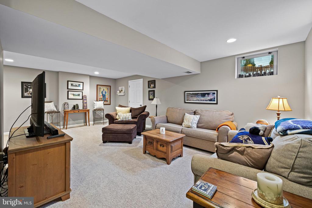 678 WINDSOR DRIVE