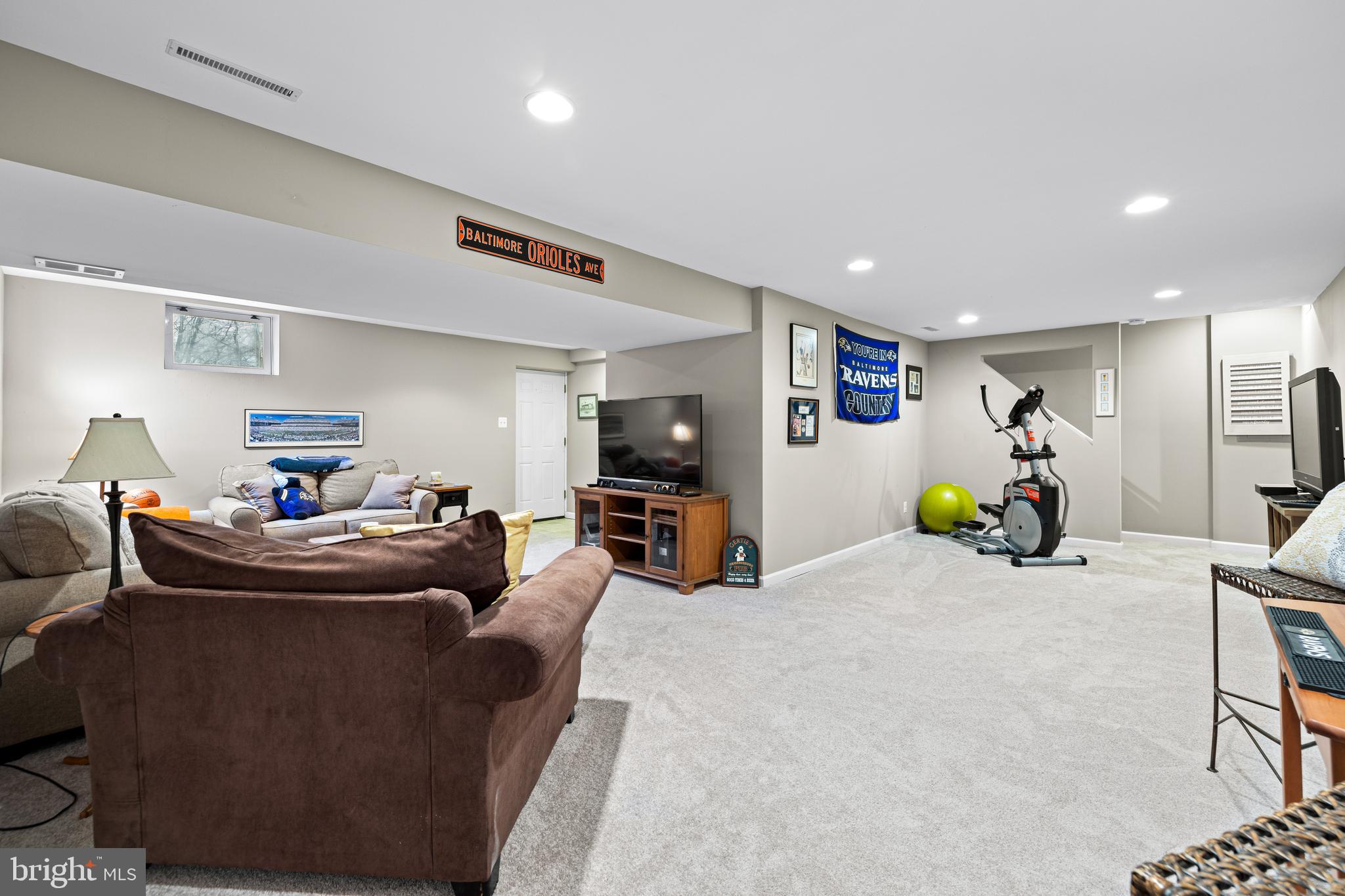 678 WINDSOR DRIVE