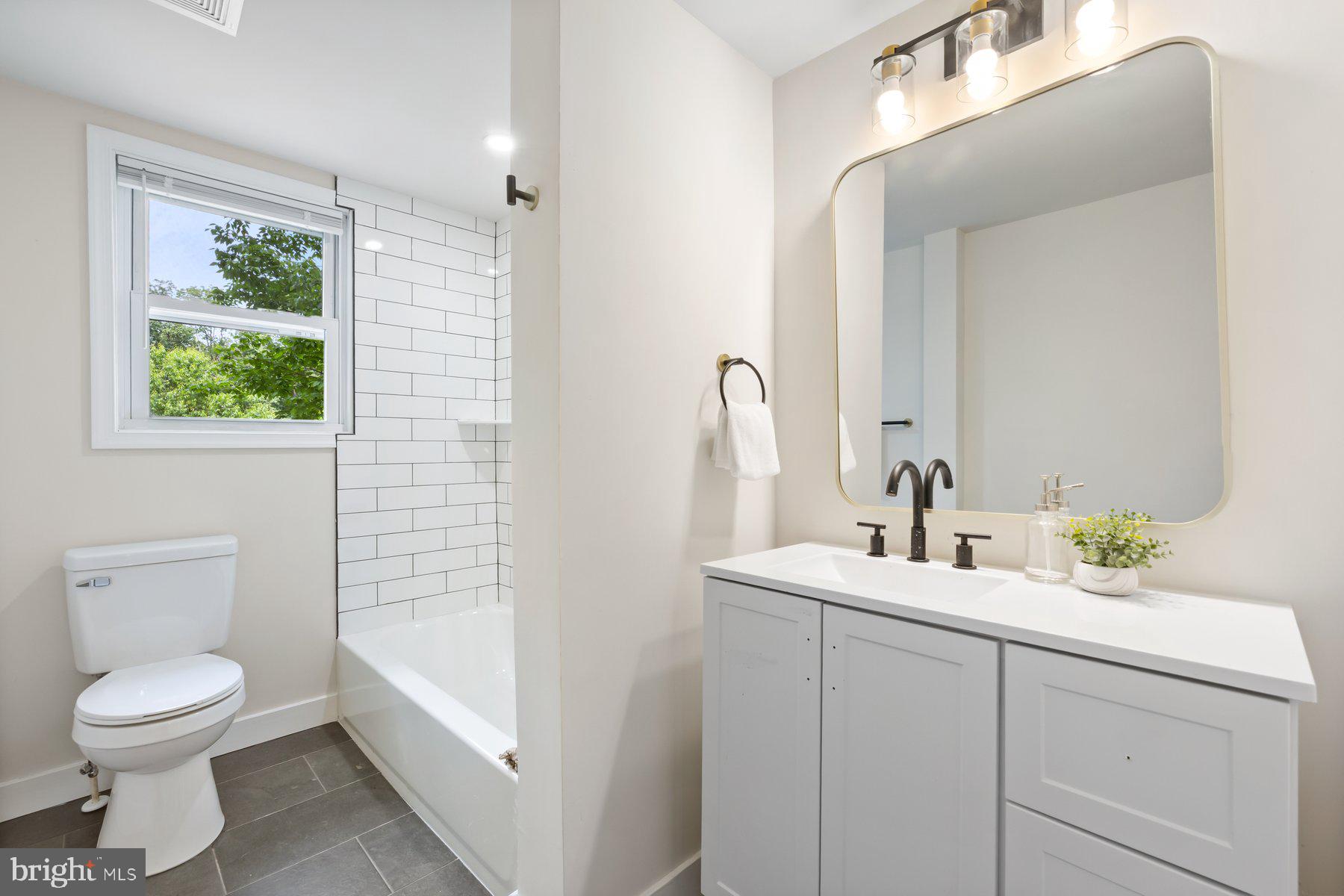 1024 CHERRYTOWN ROAD