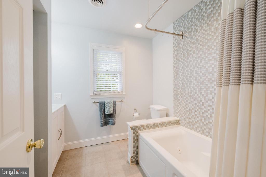 302 AVALON LANE