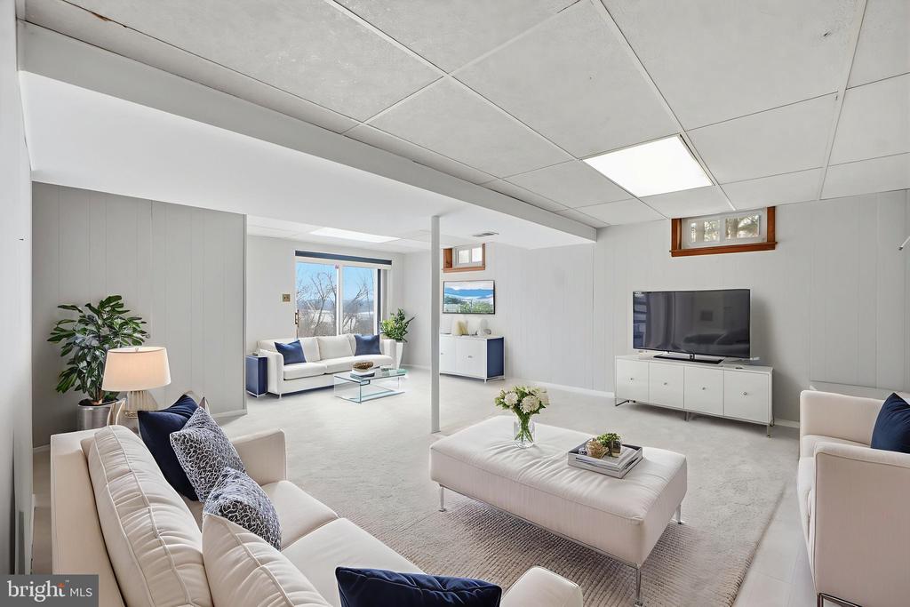 2315 SANDEL LANE