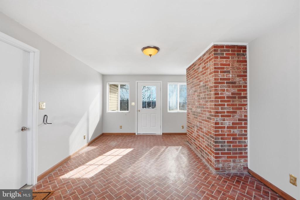 2315 SANDEL LANE