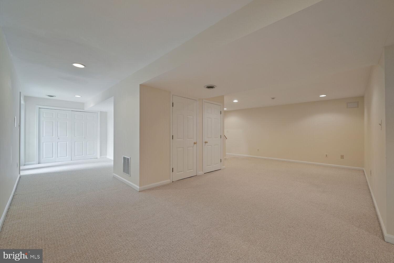 2074 HAMMOND AVENUE
