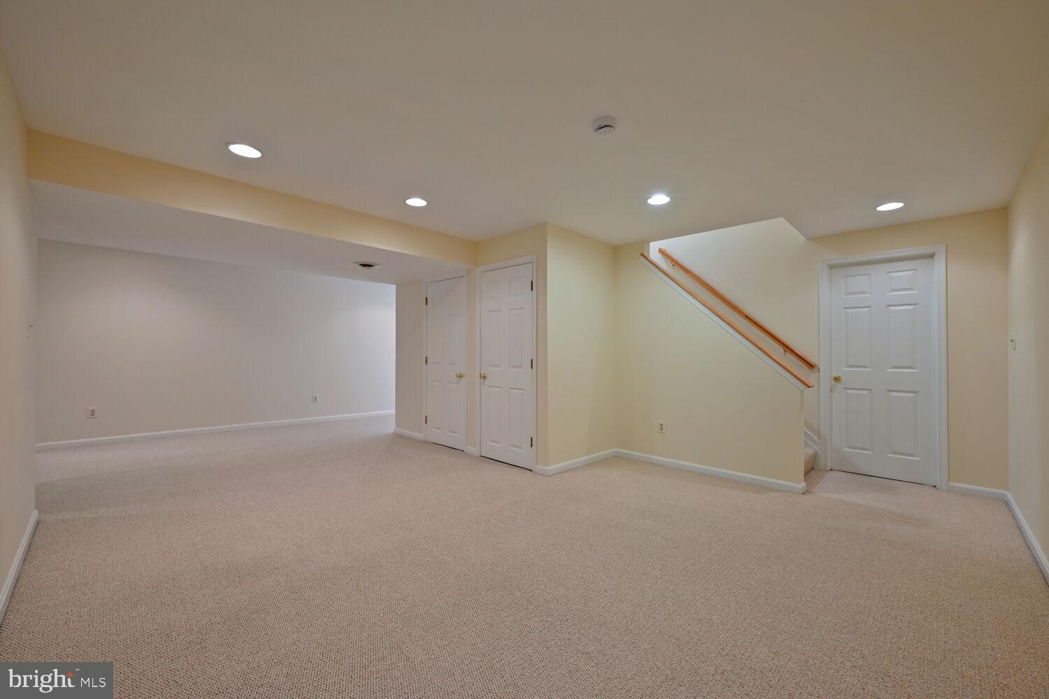 2074 HAMMOND AVENUE