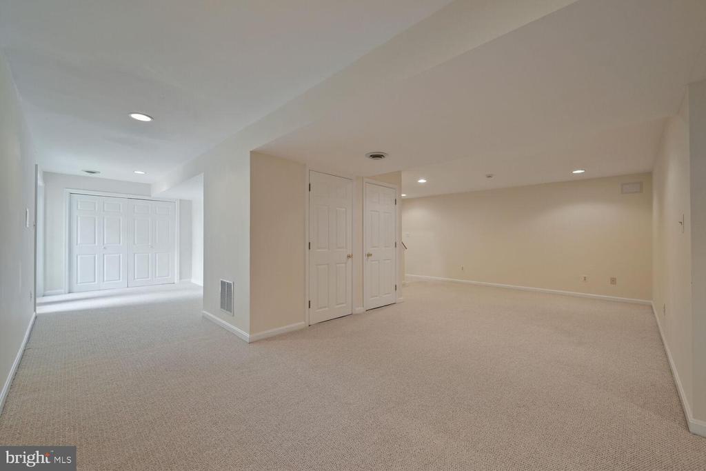 2074 HAMMOND AVENUE