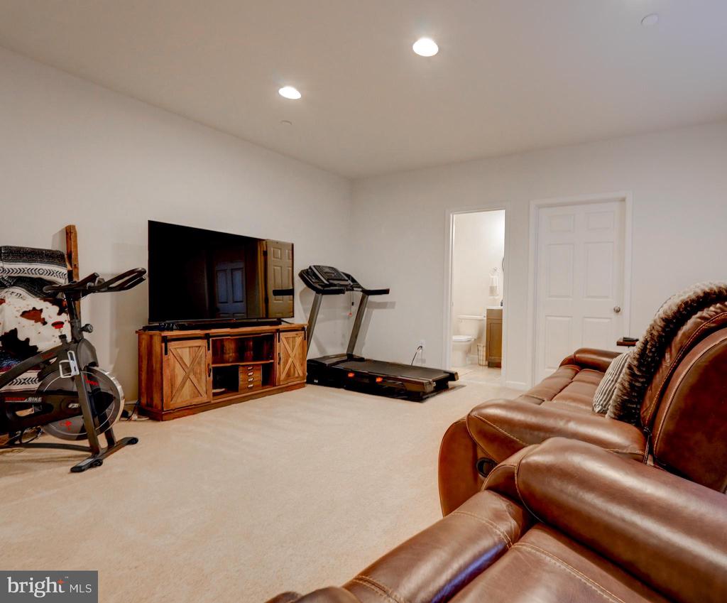 1309 PEDIGREE STREET
