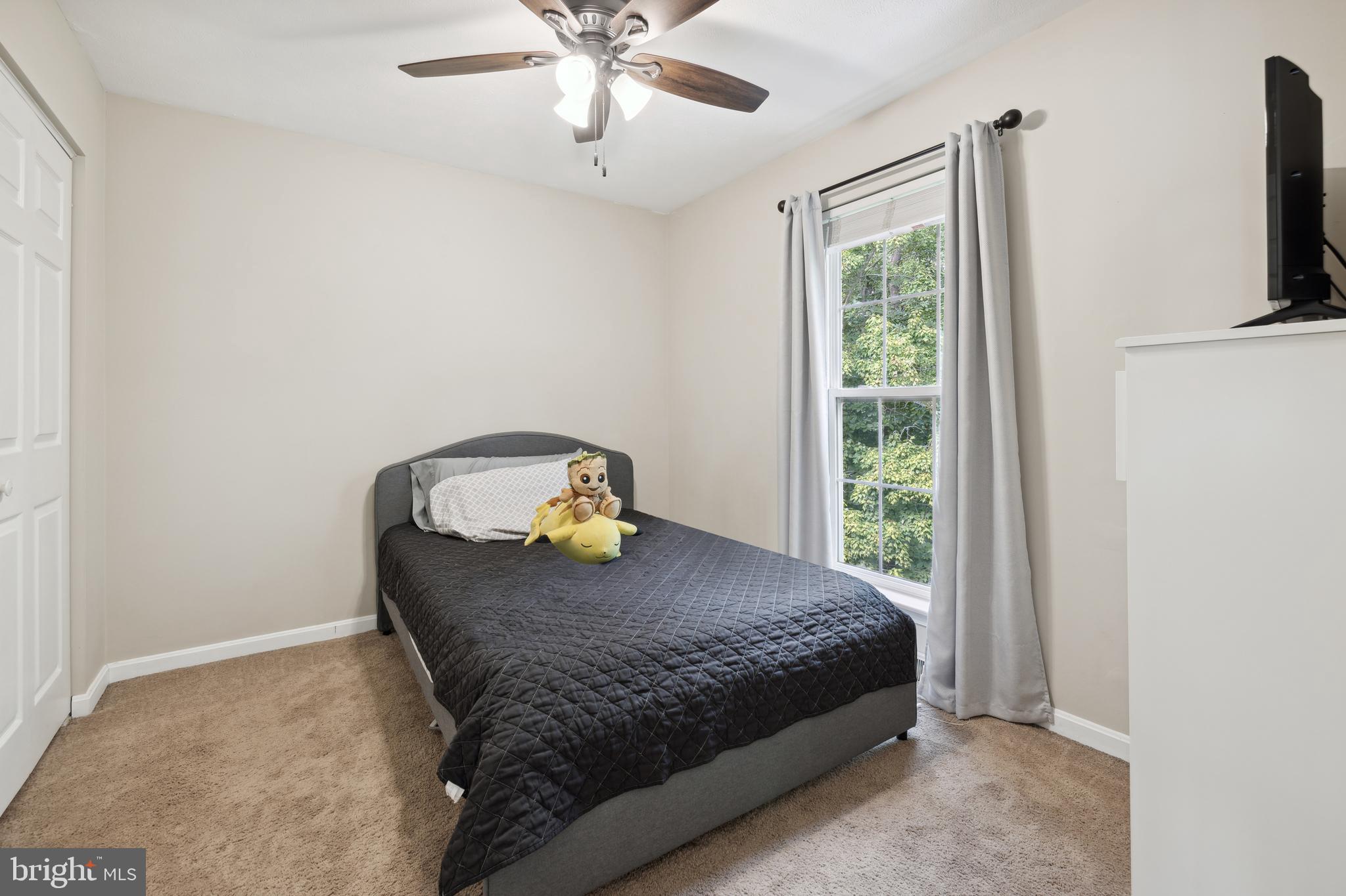 5563 SPONSELLER COURT