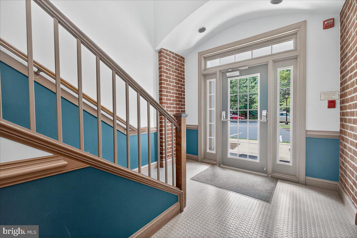 2404 ELLSWORTH WAY 3C