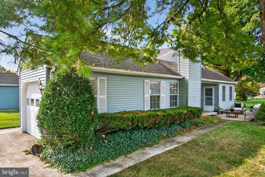 7043 BASSWOOD ROAD