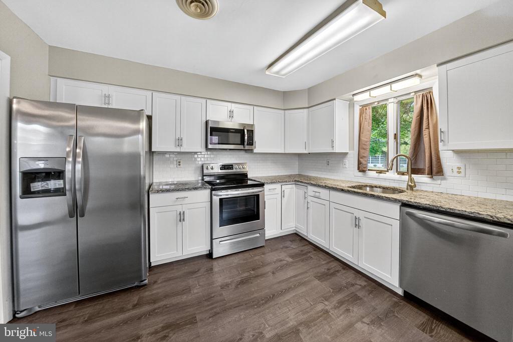7043 BASSWOOD ROAD