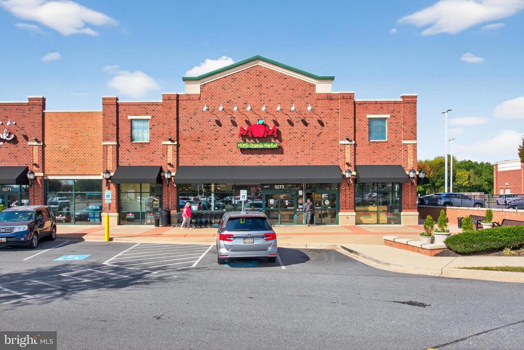 7043 BASSWOOD ROAD