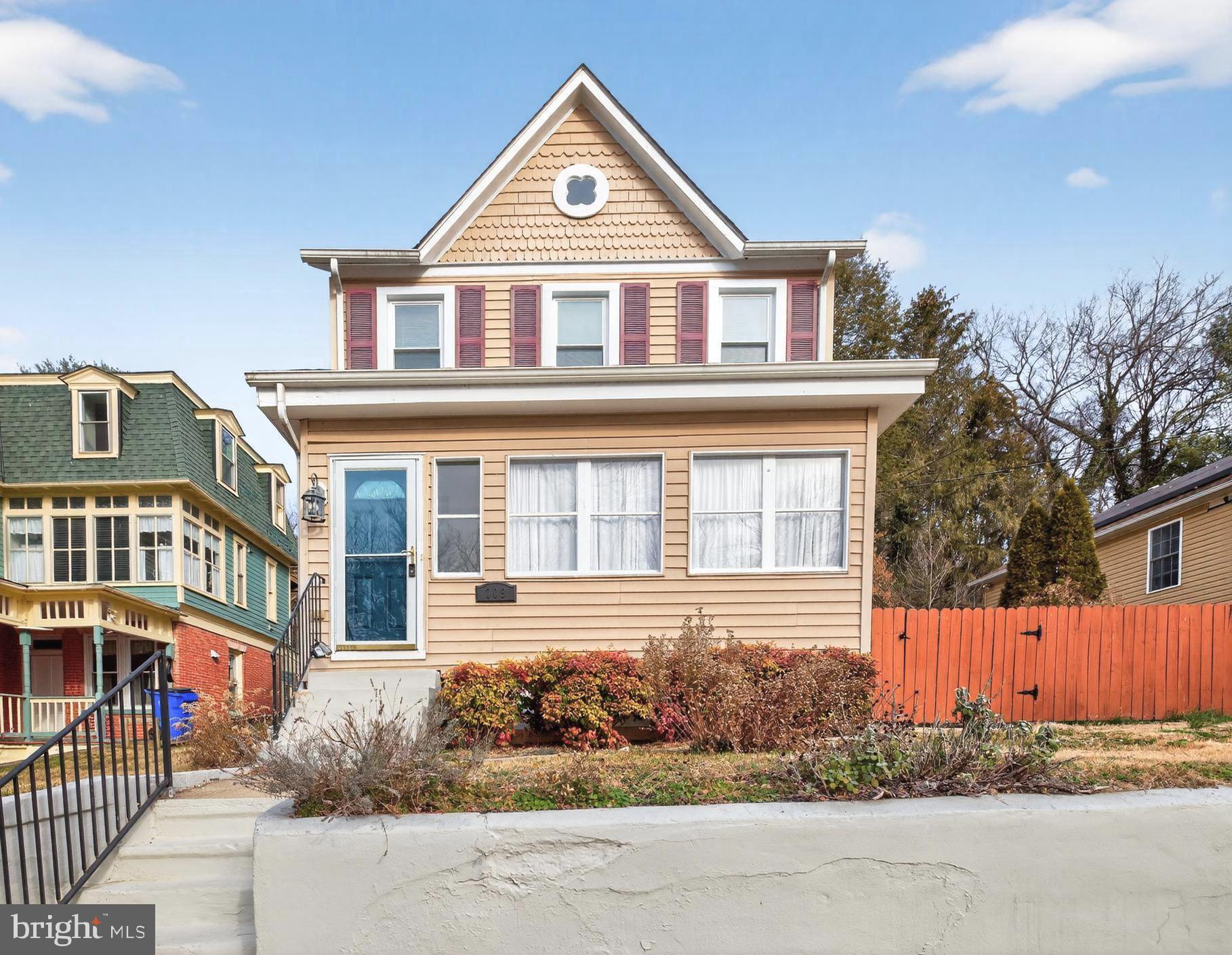 709 E POTOMAC STREET