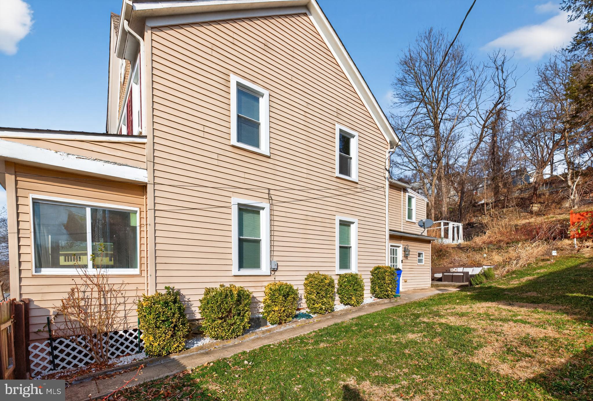 709 E POTOMAC STREET