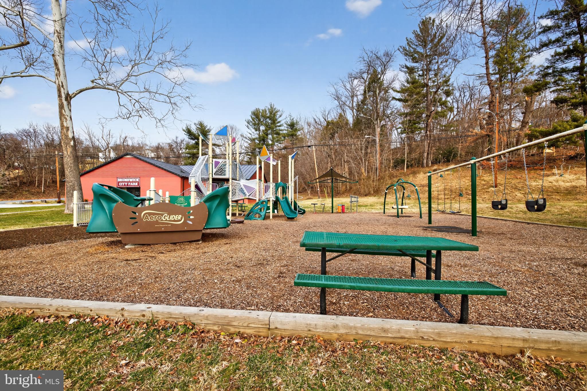 709 E POTOMAC STREET