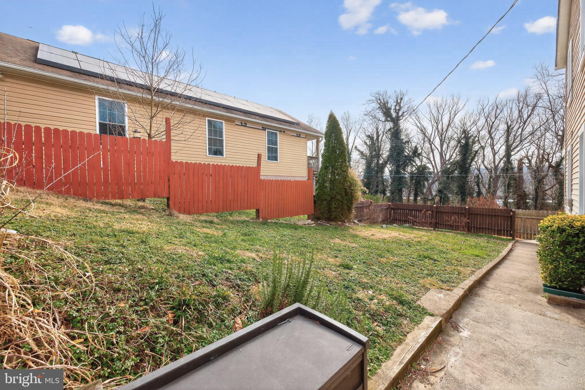 709 E POTOMAC STREET