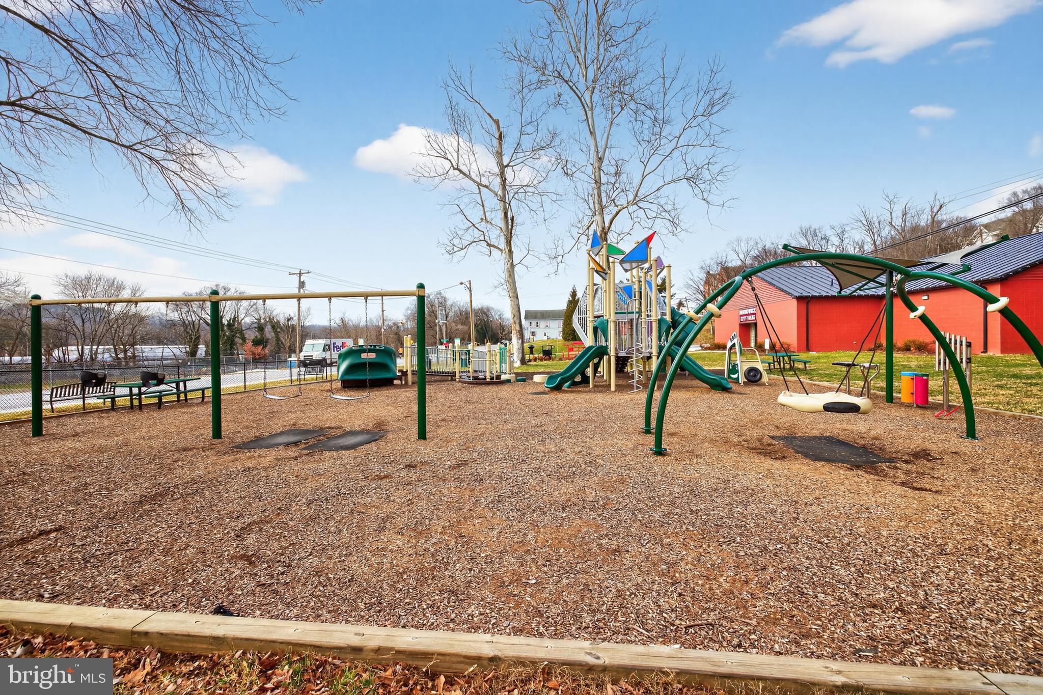 709 E POTOMAC STREET