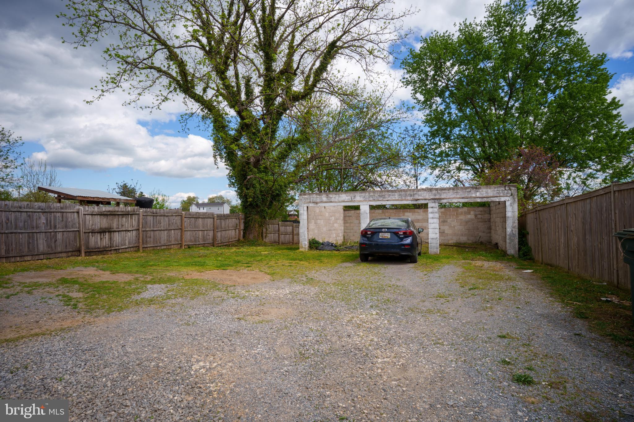 24 HAMILTON AVENUE