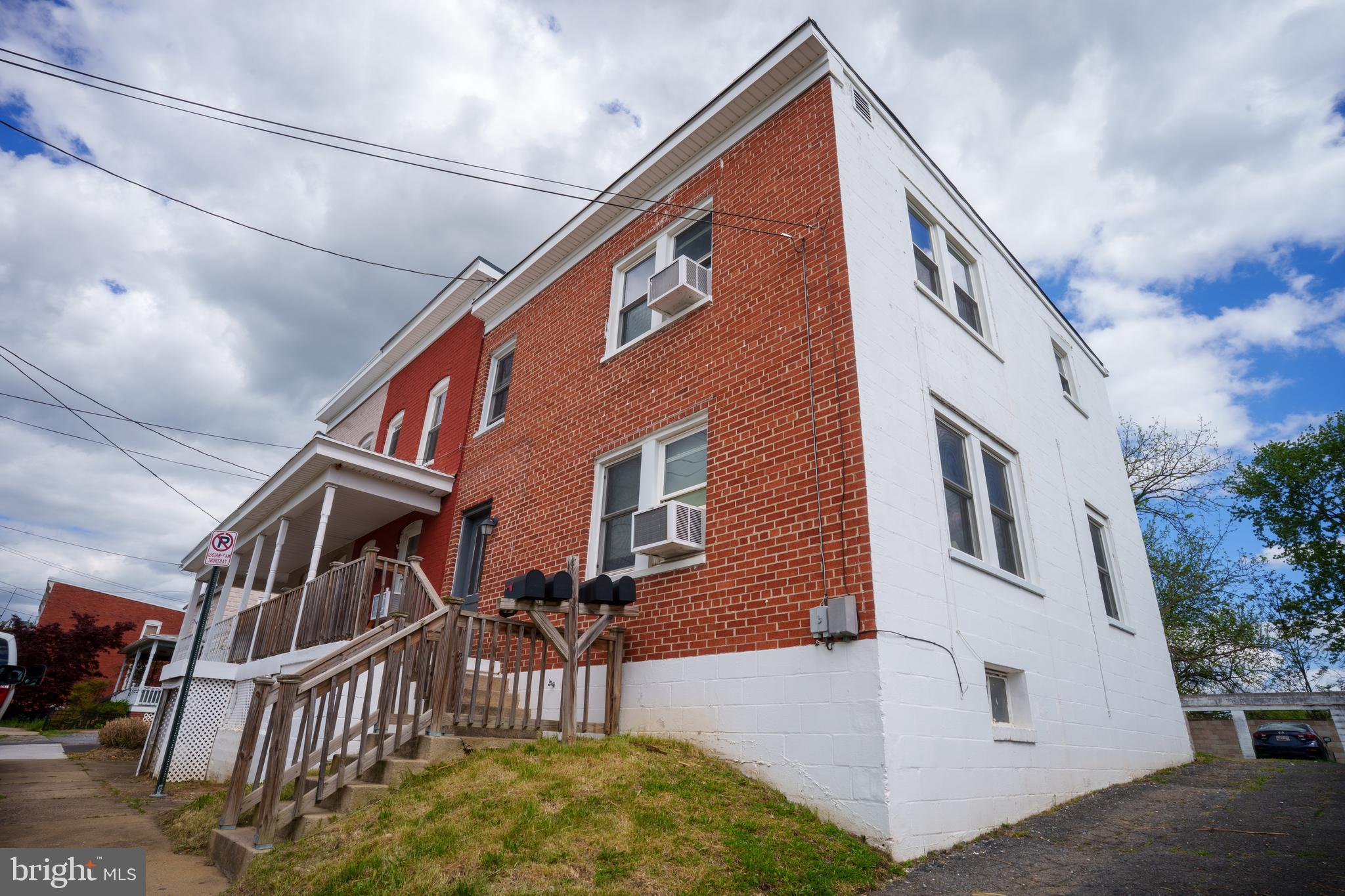 24 HAMILTON AVENUE