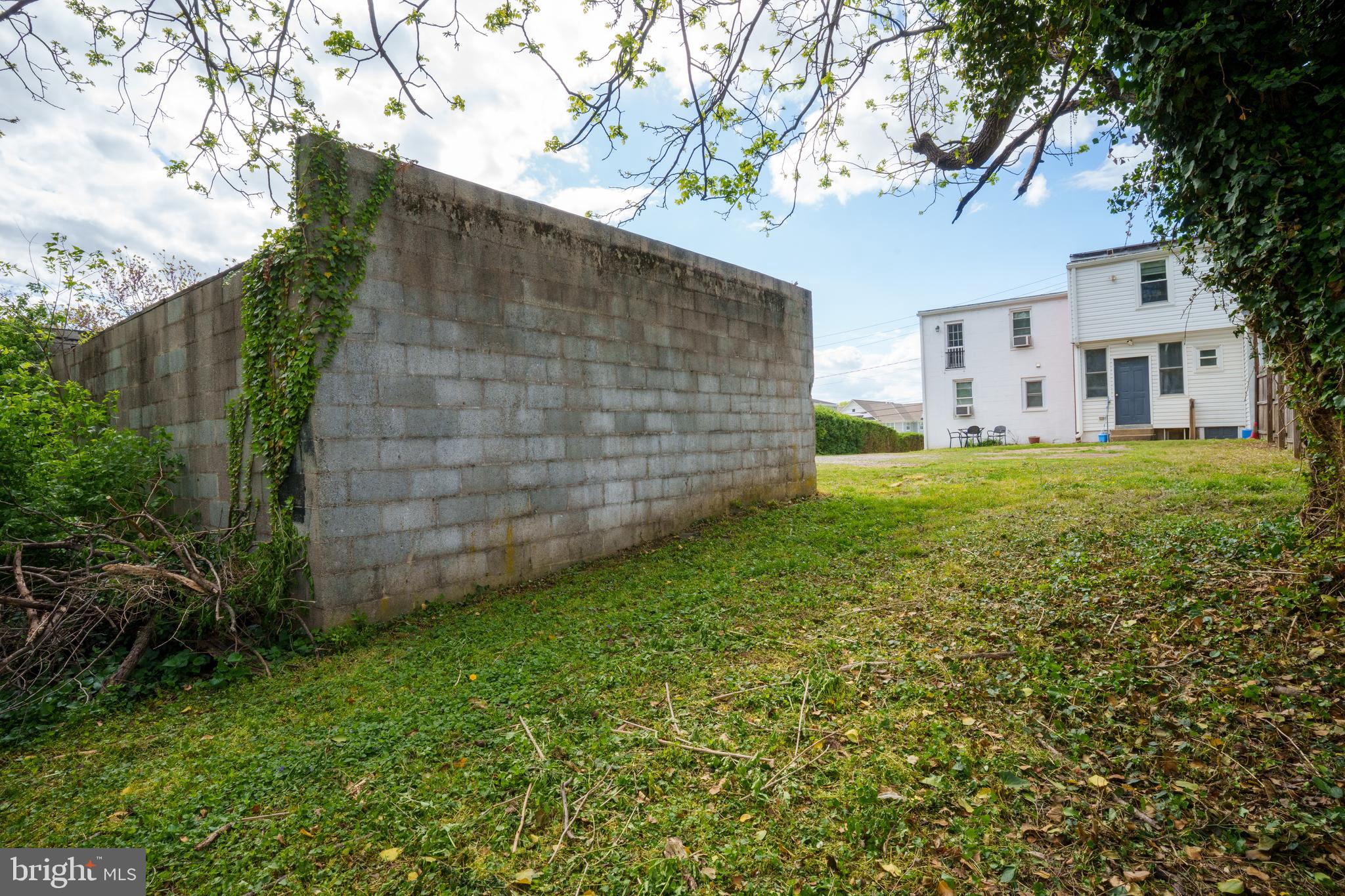 24 HAMILTON AVENUE