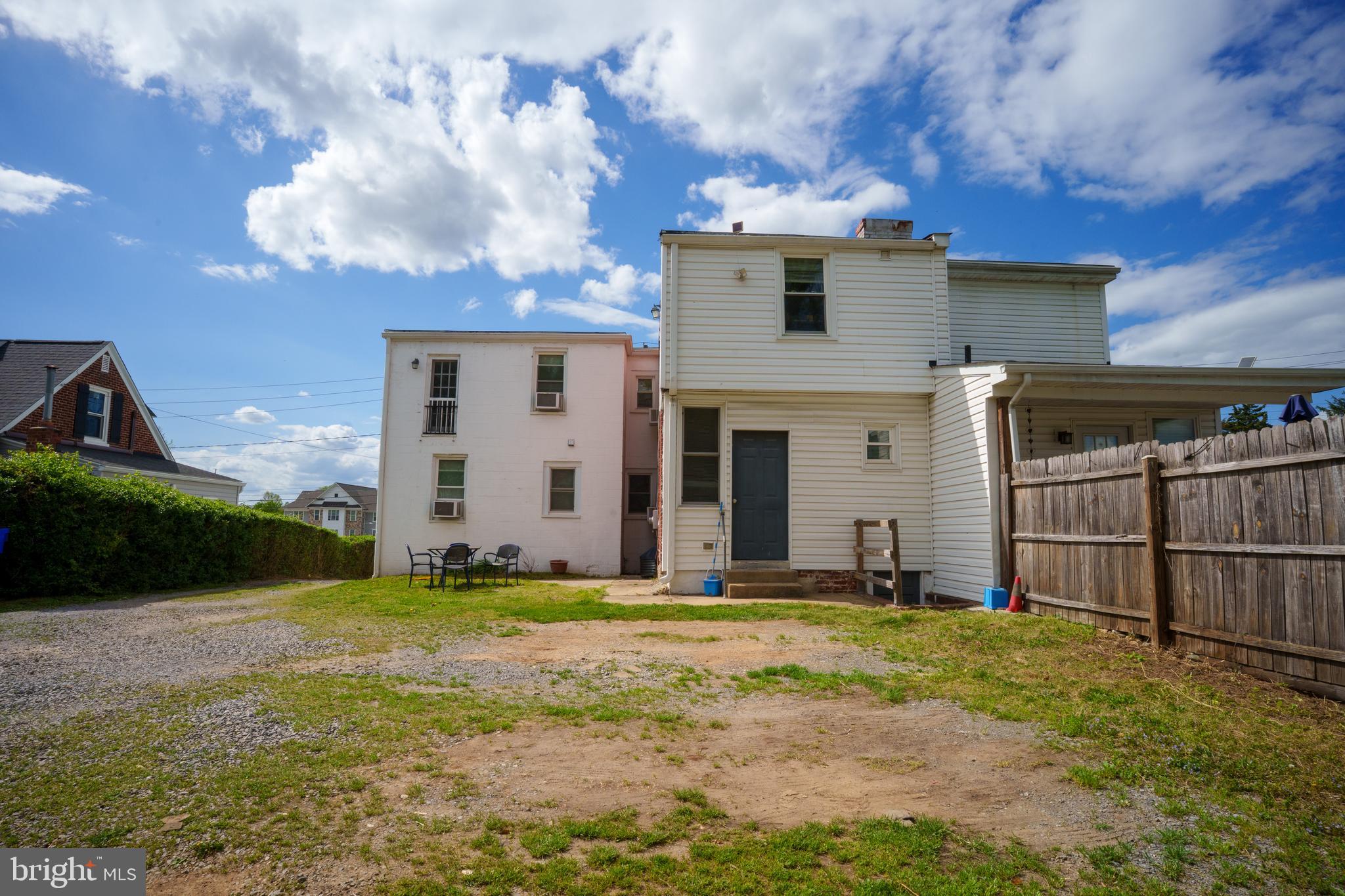 24 HAMILTON AVENUE