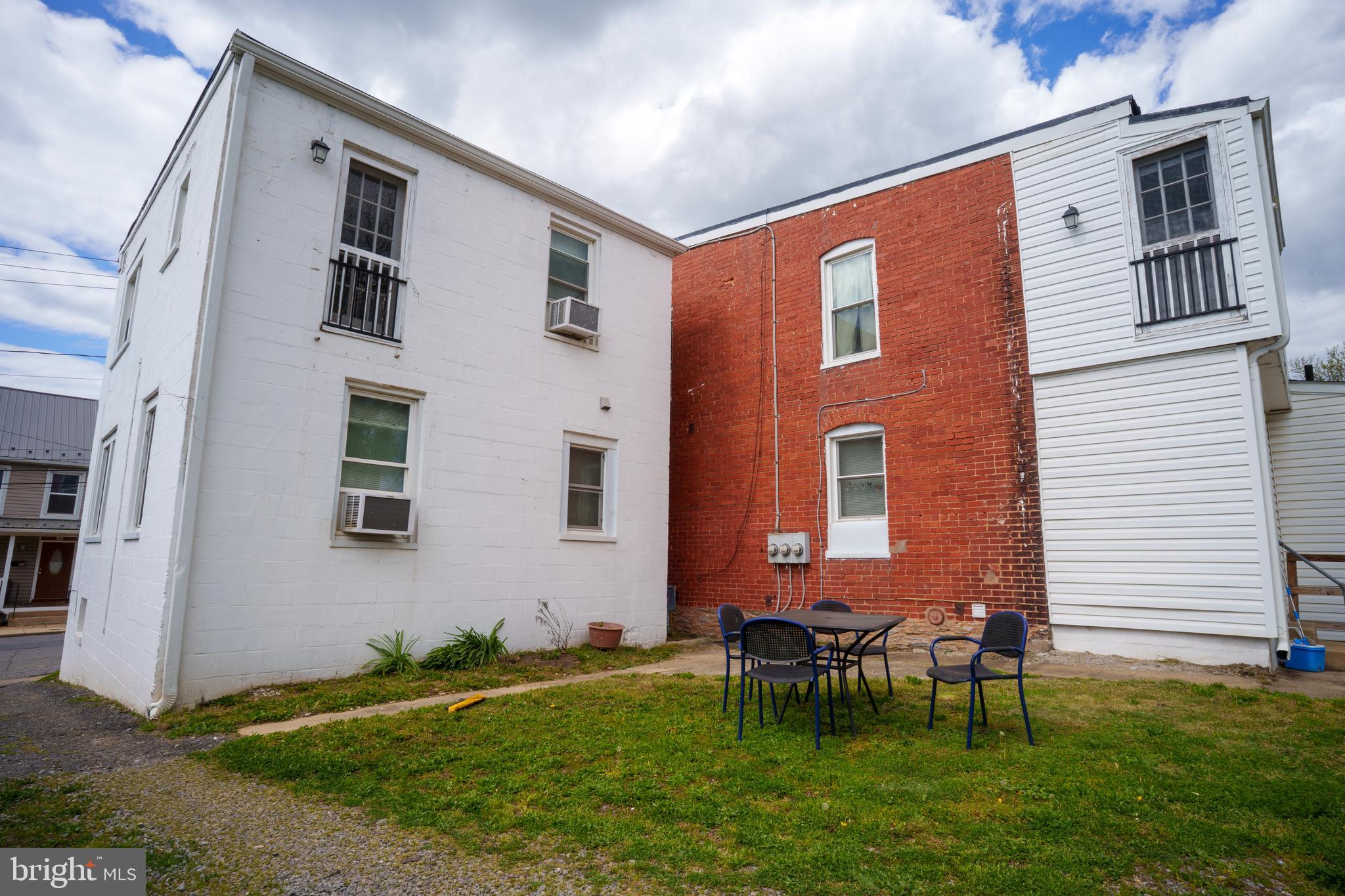 24 HAMILTON AVENUE