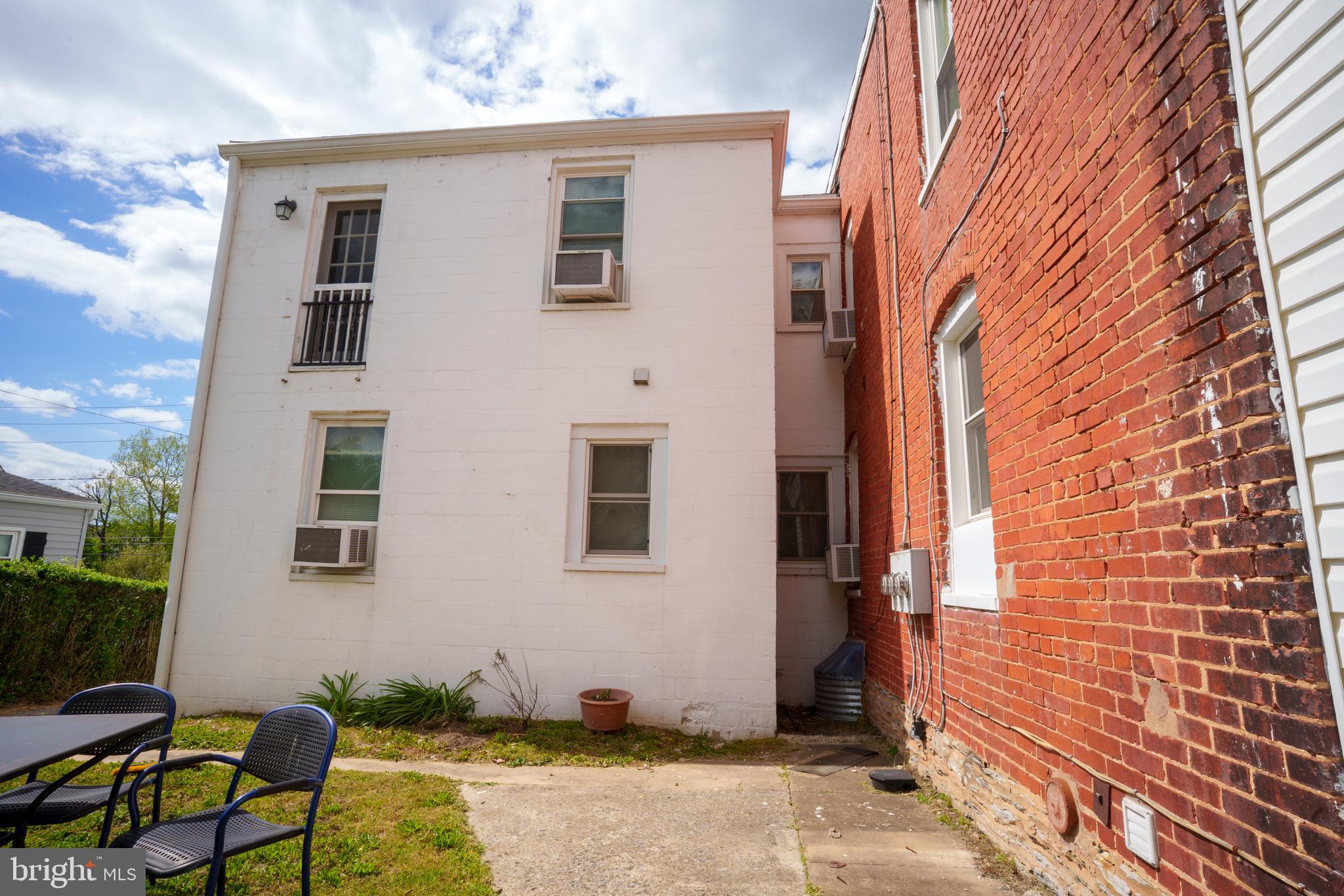 24 HAMILTON AVENUE