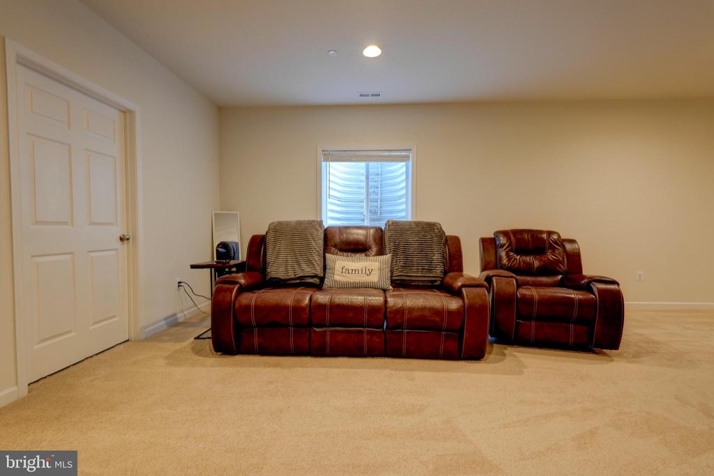 1309 PEDIGREE STREET