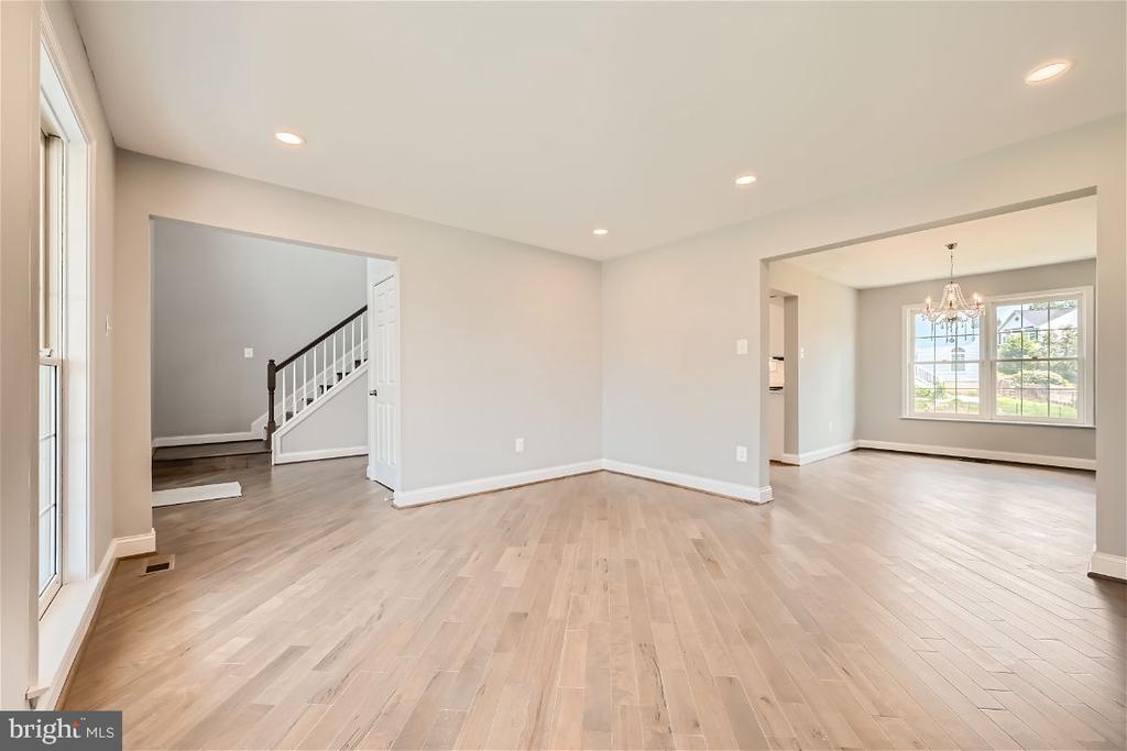 305 GOLDENEYE COURT