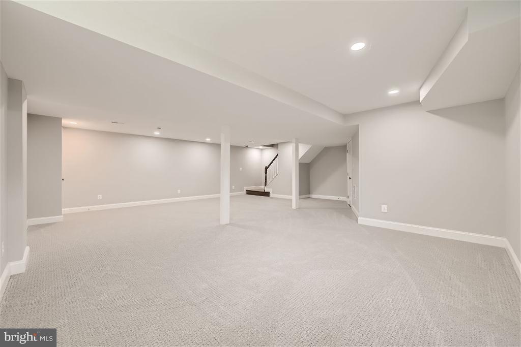 305 GOLDENEYE COURT