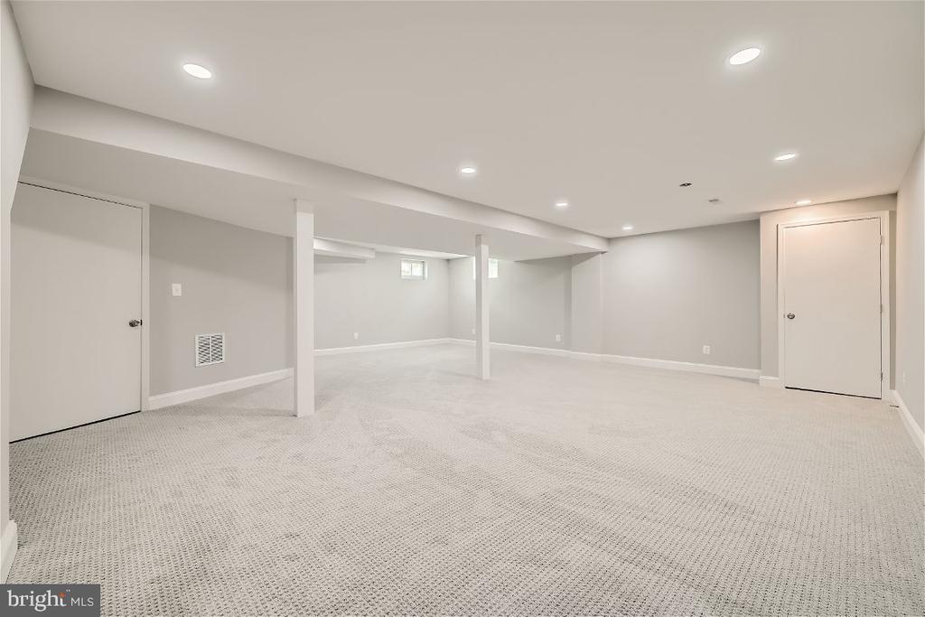 305 GOLDENEYE COURT