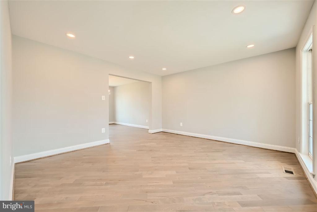 305 GOLDENEYE COURT