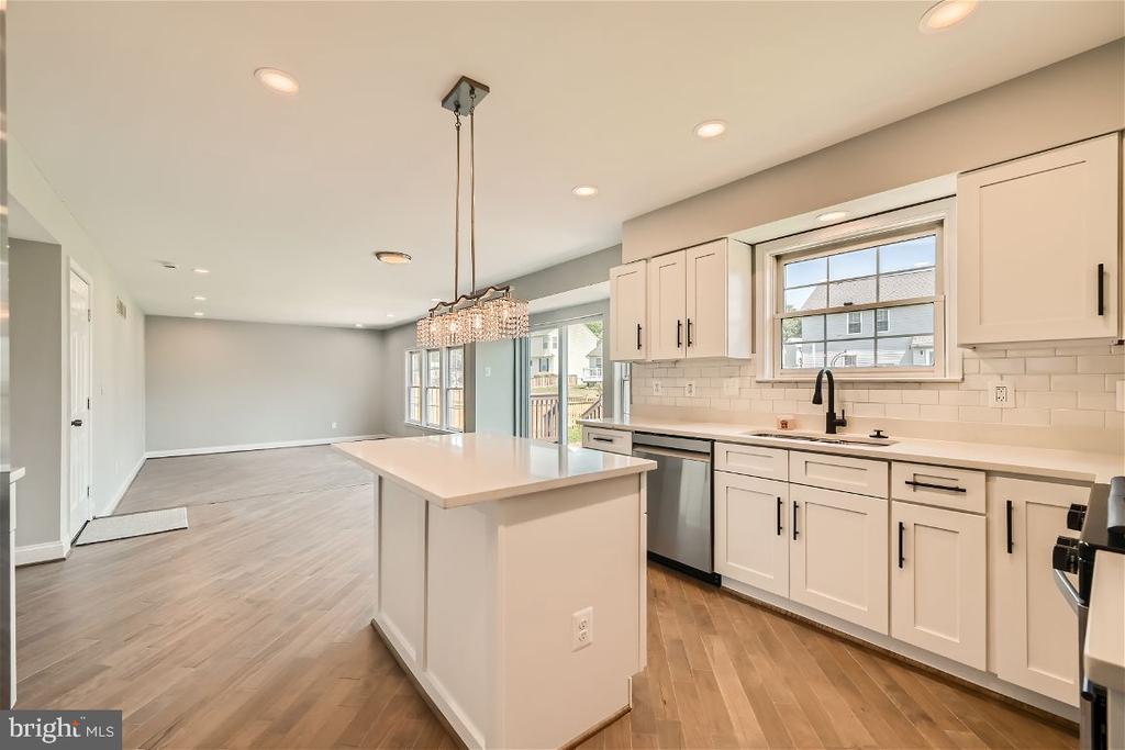 305 GOLDENEYE COURT