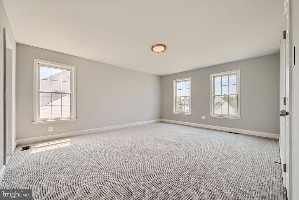 305 GOLDENEYE COURT