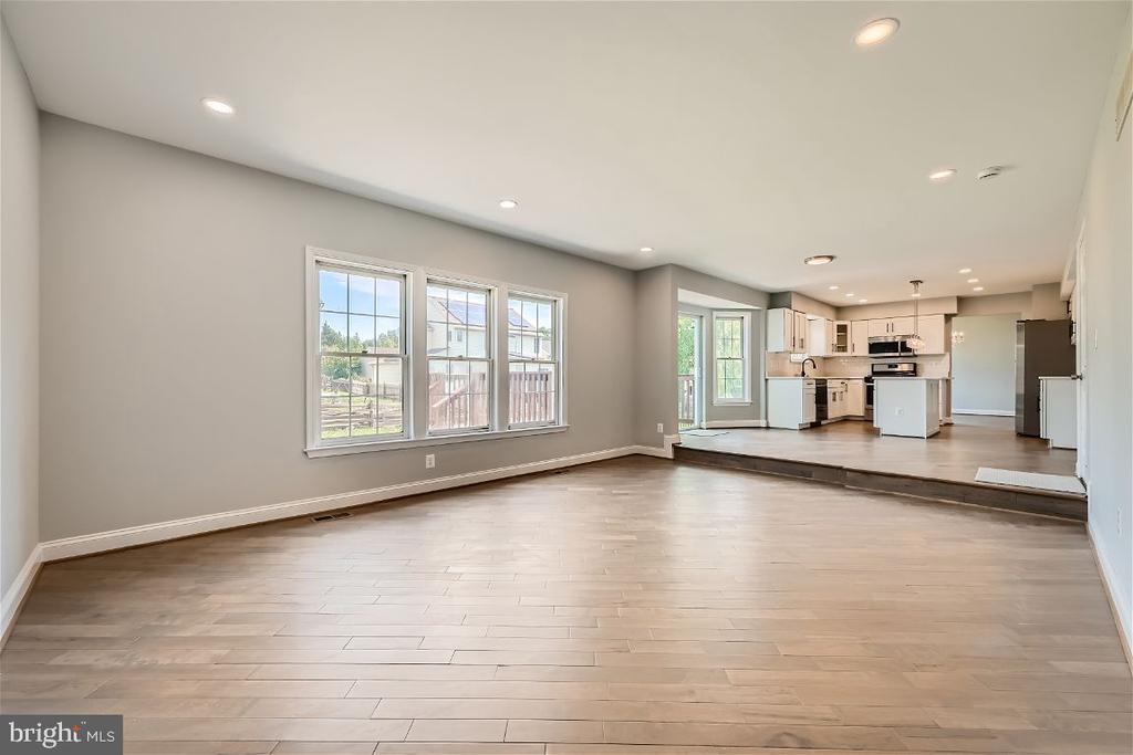 305 GOLDENEYE COURT