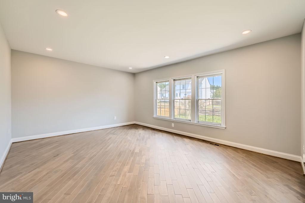305 GOLDENEYE COURT