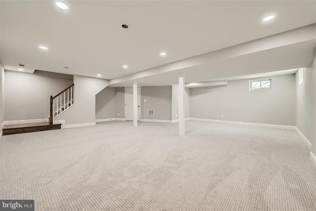 305 GOLDENEYE COURT