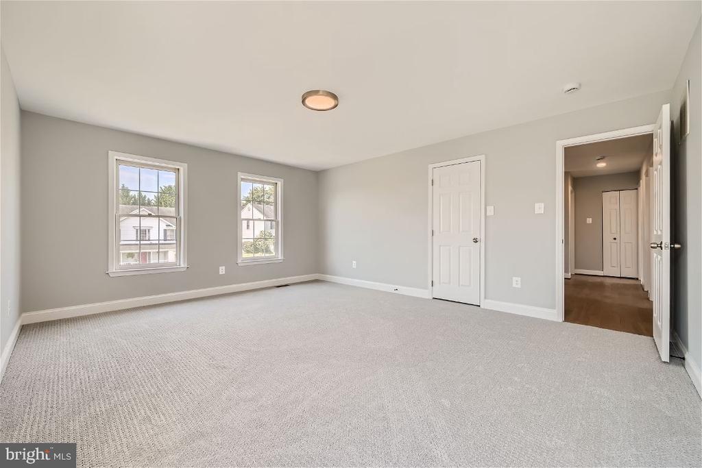 305 GOLDENEYE COURT