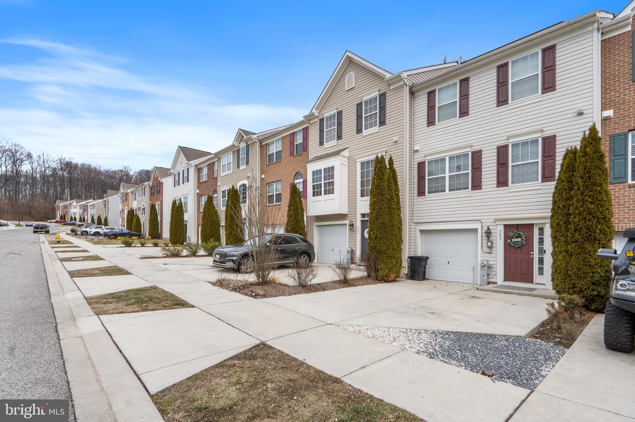 753 ENGLISH IVY WAY