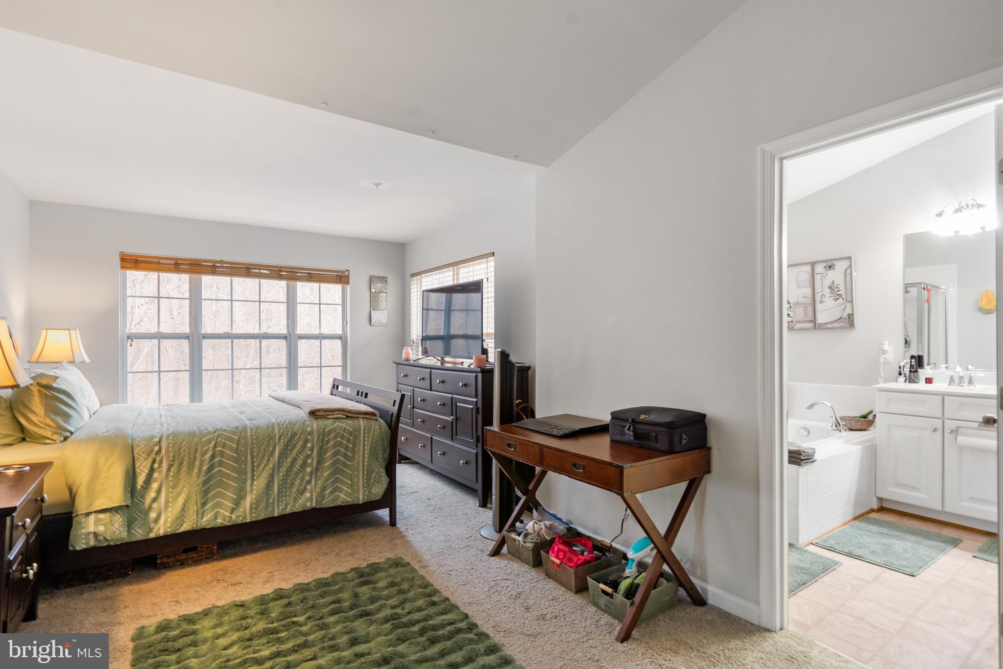 753 ENGLISH IVY WAY