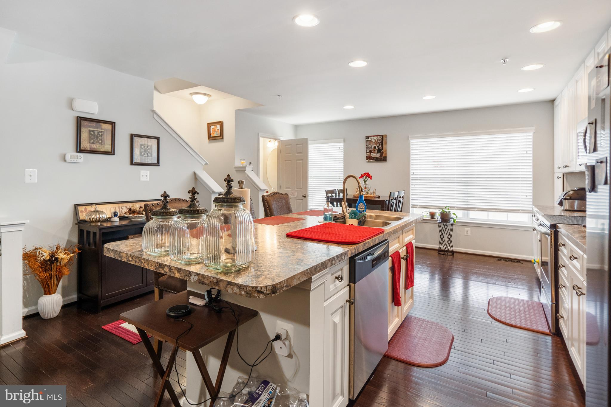 753 ENGLISH IVY WAY